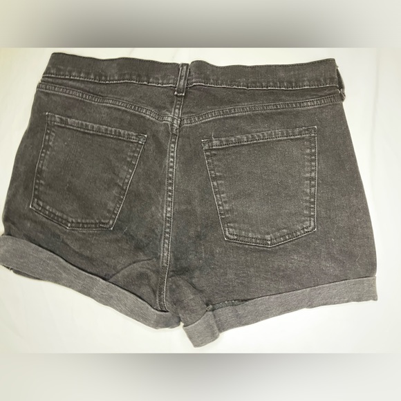 OLD NAVY Boyfriend Destroyed Black Jean Shorts Women
Size 10 Mid Rise - Picture 2 of 3